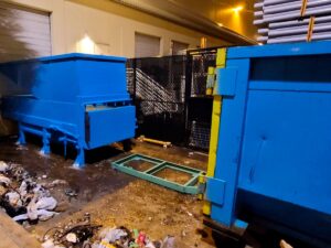 Stationary compactors and rolloff compaction containers