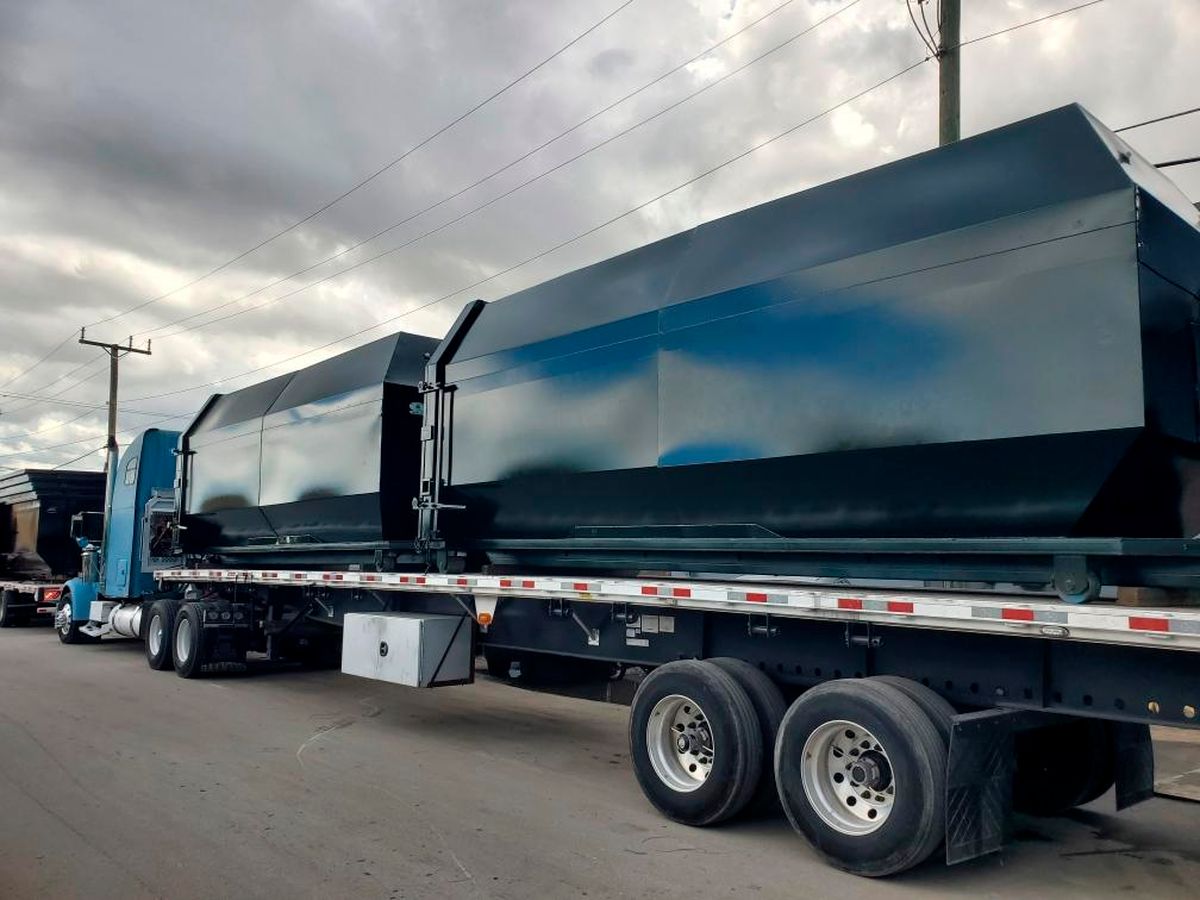 Stationary compactors and rolloff compaction containers